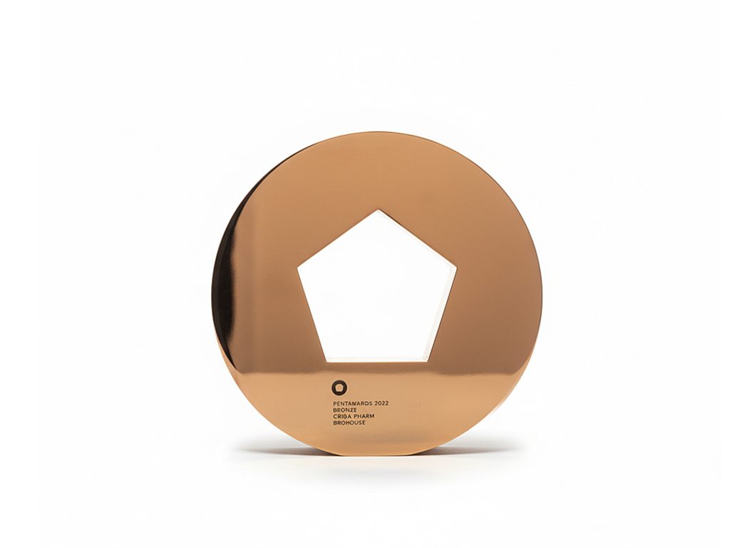 Frații gemeni Costin și Horia Oane, fondatorii agenției de branding BroHouse, premiați cu bronz la Pentawards pentru design de ambalaj